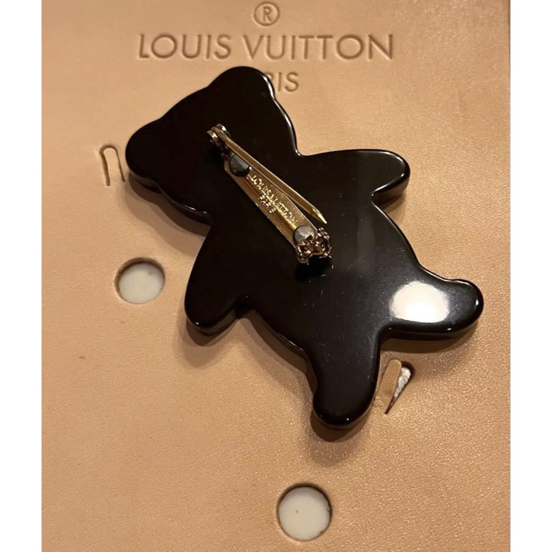 LOUIS VUITTON(ルイヴィトン)のLOUIS VUITTON  ブローチ  くまブローチ　ルイヴィトン　入手困難 レディースのアクセサリー(ブローチ/コサージュ)の商品写真