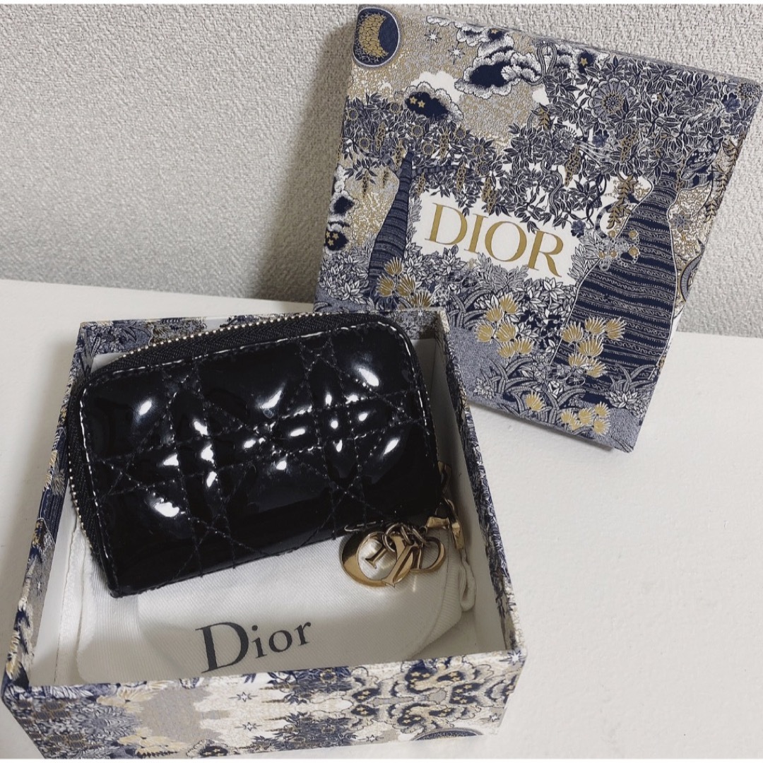 Christian Dior(クリスチャンディオール)のLADY DIOR ディオール スモール ジップコインケース エナメル 黒 レディースのファッション小物(コインケース)の商品写真