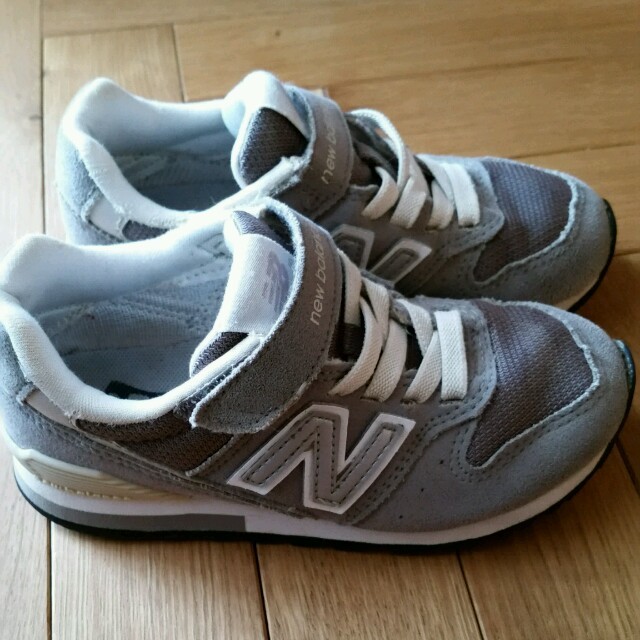 New Balance(ニューバランス)のニューバランス　キッズ　スニーカー　996 キッズ/ベビー/マタニティのキッズ靴/シューズ(15cm~)(その他)の商品写真