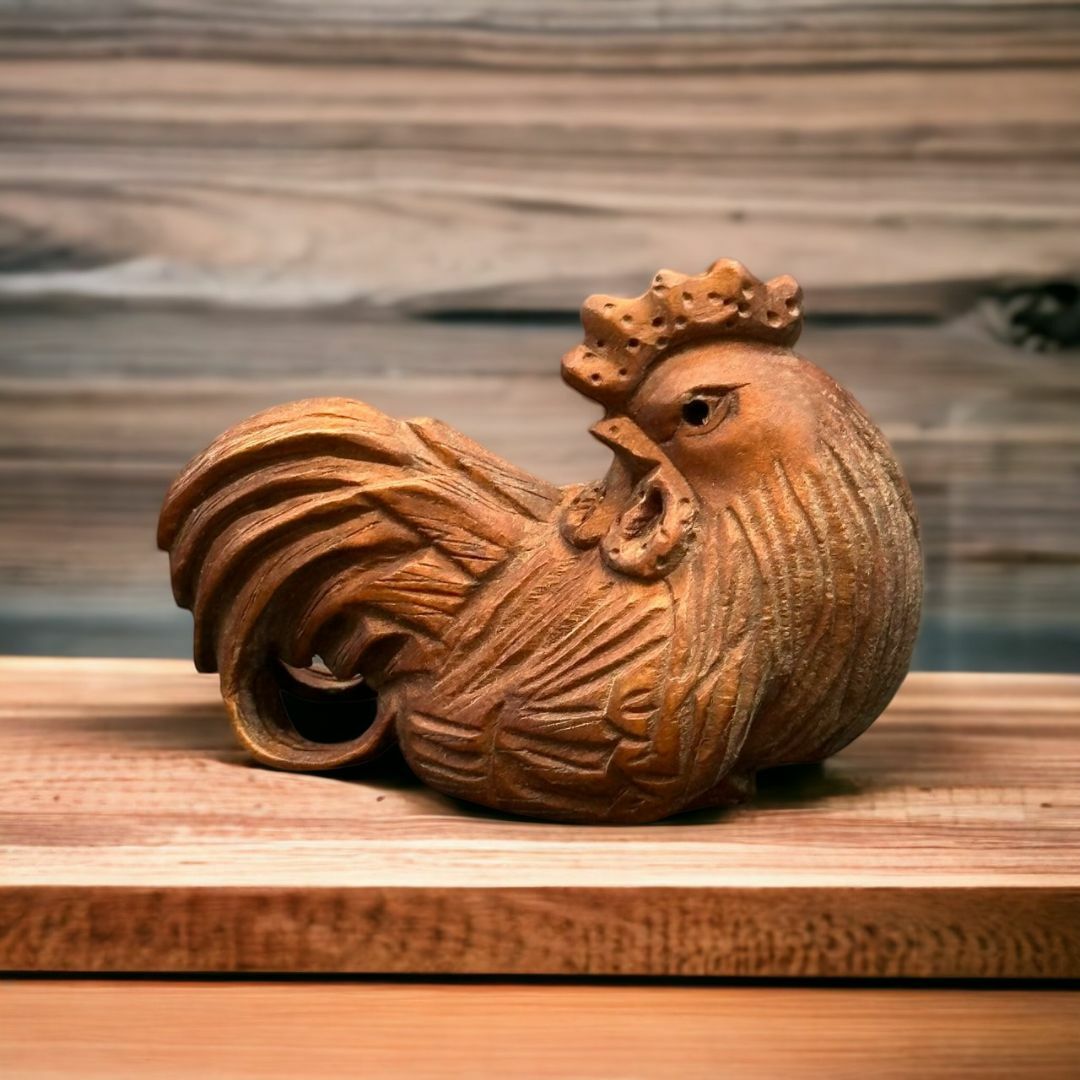 【骨董】　蔵出し　時代物　　根付　在銘　吉川　木彫り　ニワトリ　鶏　FQ597