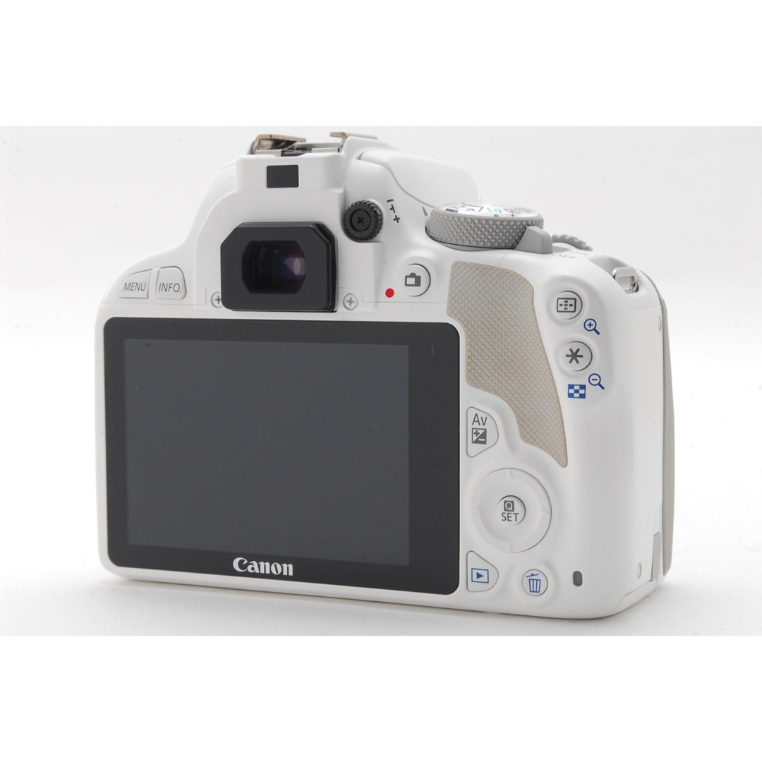 ショット小、状態◎、可愛いホワイトの極上品❤️Canon EOS KISS X7