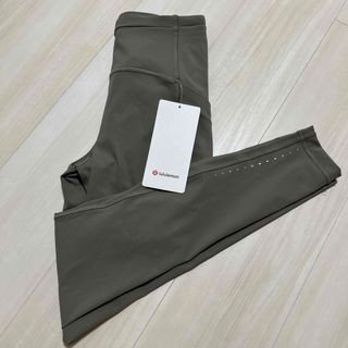 ルルレモン(lululemon)のルルレモン新品レギンス　サイズ4(ヨガ)