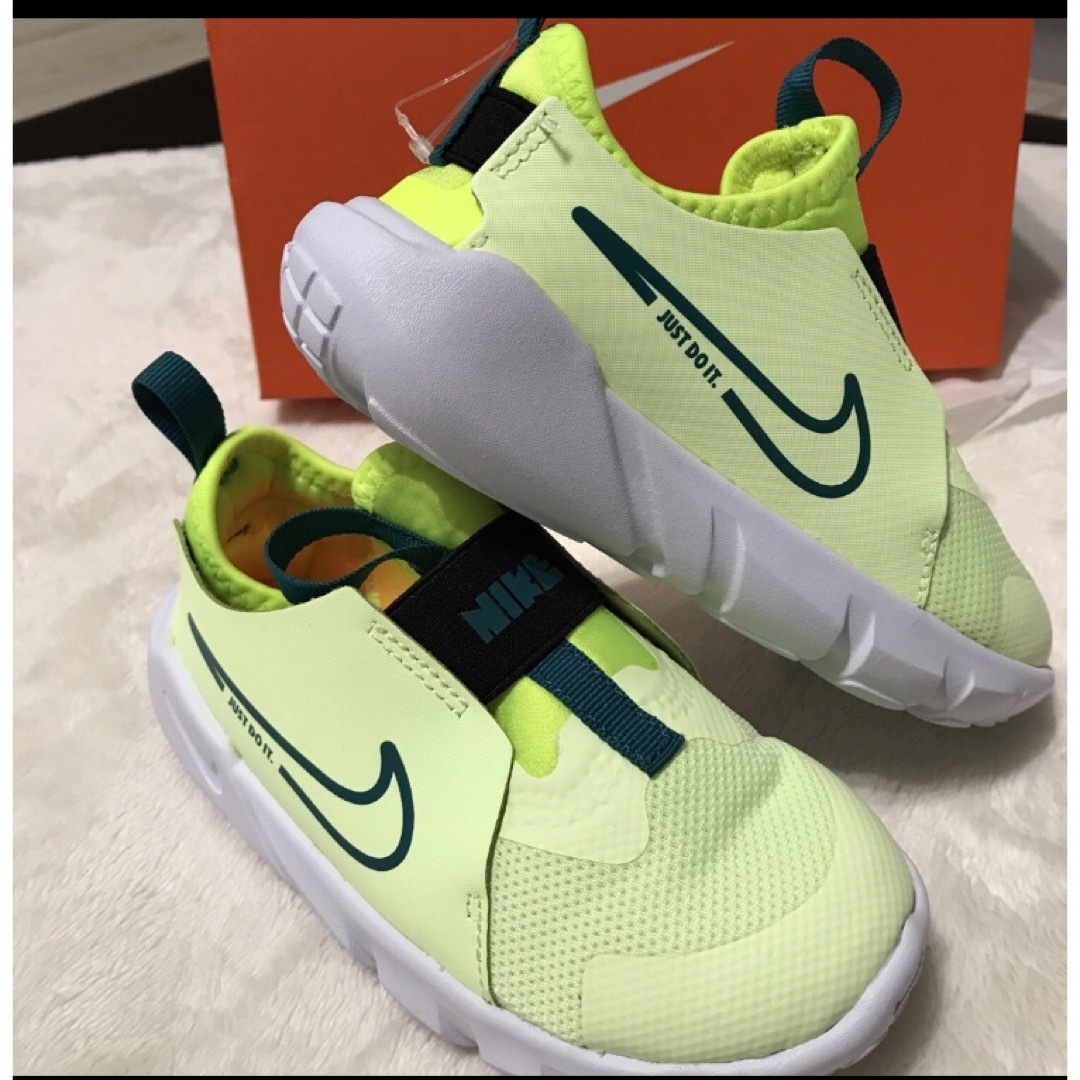 NIKE(ナイキ)のナイキ　キッズスニーカー　16cm  タグ付き新品　黄色　イエロー  キッズ/ベビー/マタニティのキッズ靴/シューズ(15cm~)(スニーカー)の商品写真