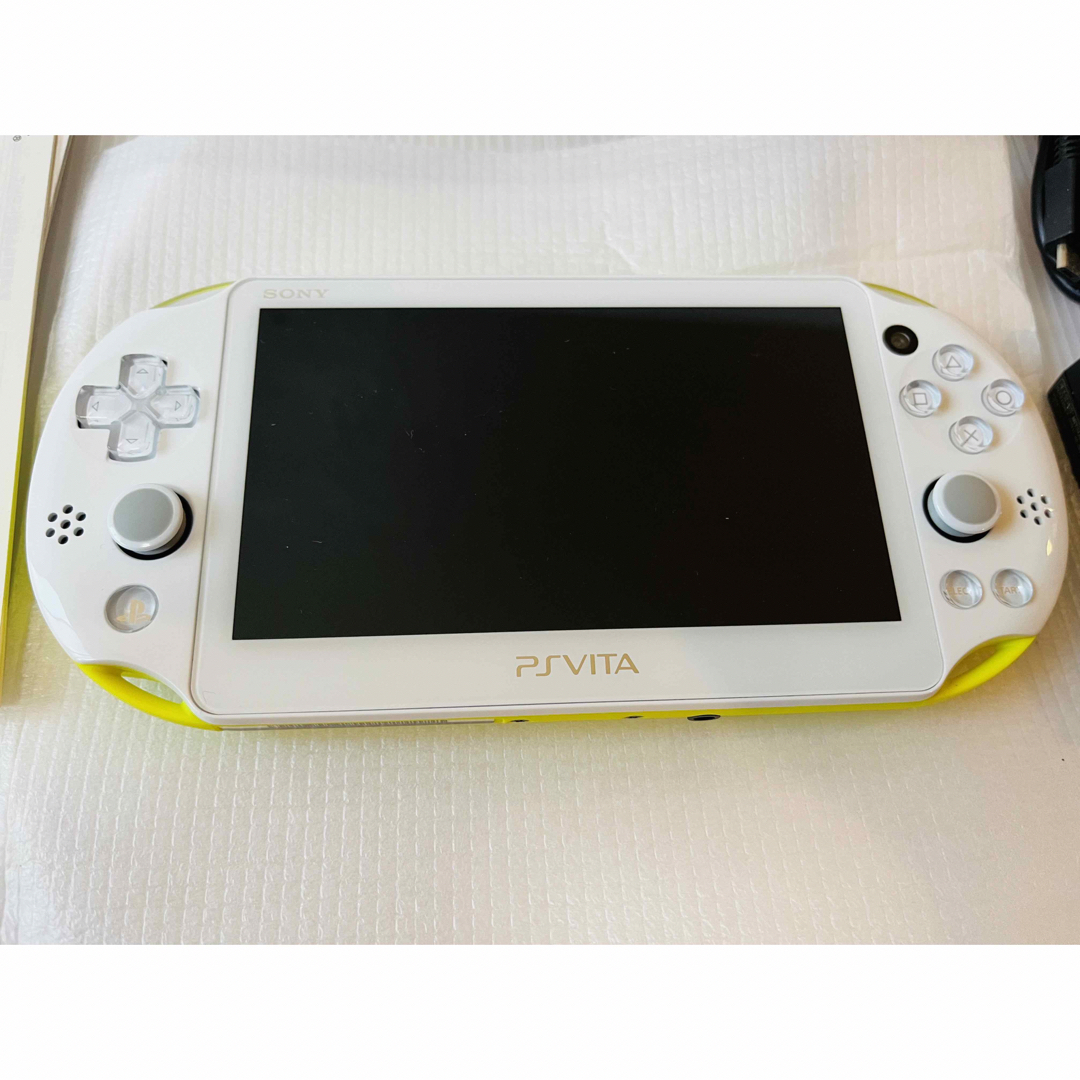 PSVita PCH-2000 ホワイト ほぼ新品-