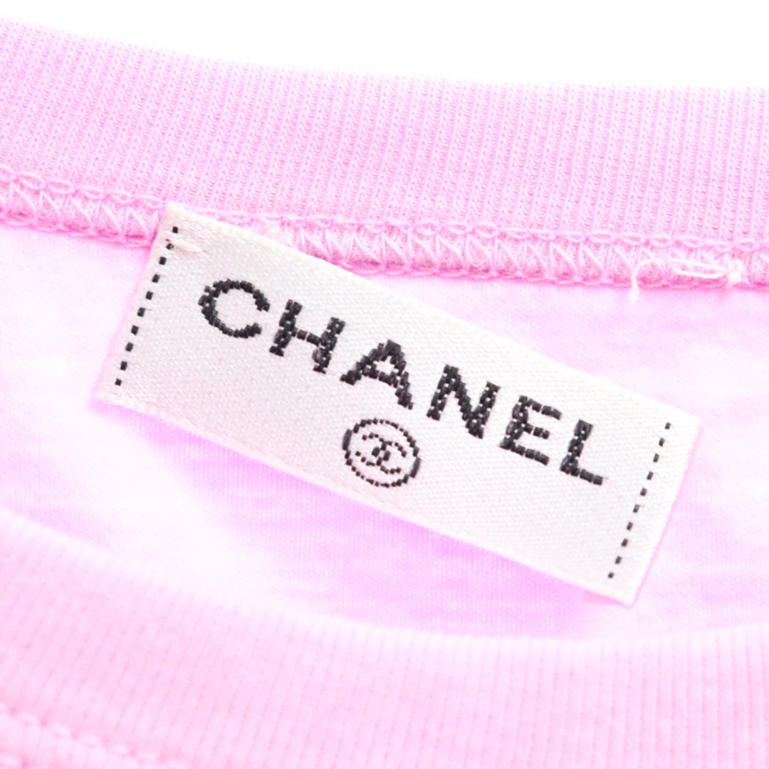 CHANEL(シャネル)のCHANEL シャネル 23SS Short Sleeve Cropped Top ラインストーンチャーム付き ココマーク刺繍半袖Tシャツ レディース ピンク P74589K10724 レディースのトップス(Tシャツ(半袖/袖なし))の商品写真