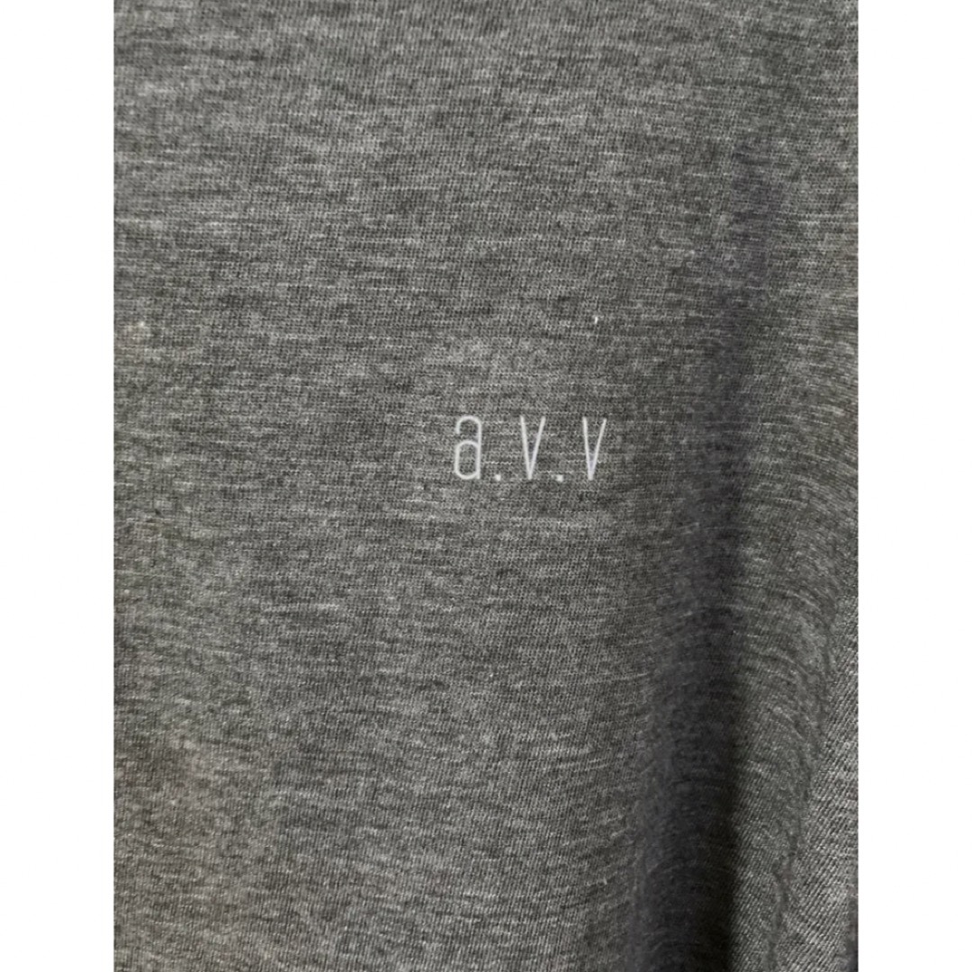 a.v.v(アーヴェヴェ)のメンズa.v.v グレー LLサイズ 半袖 TシャツVネック メンズのトップス(Tシャツ/カットソー(半袖/袖なし))の商品写真