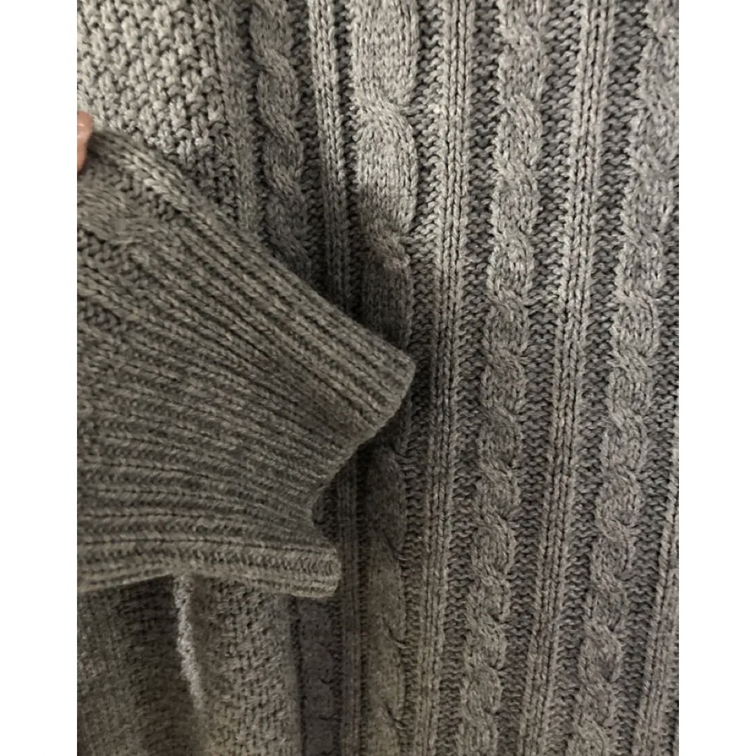 グレー ケーブル編みニットセーター クルーネック M レディースのトップス(ニット/セーター)の商品写真