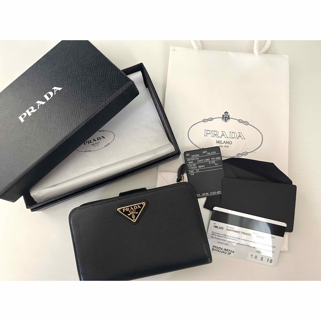 PRADA(プラダ)のPRADA 財布 レディースのファッション小物(財布)の商品写真