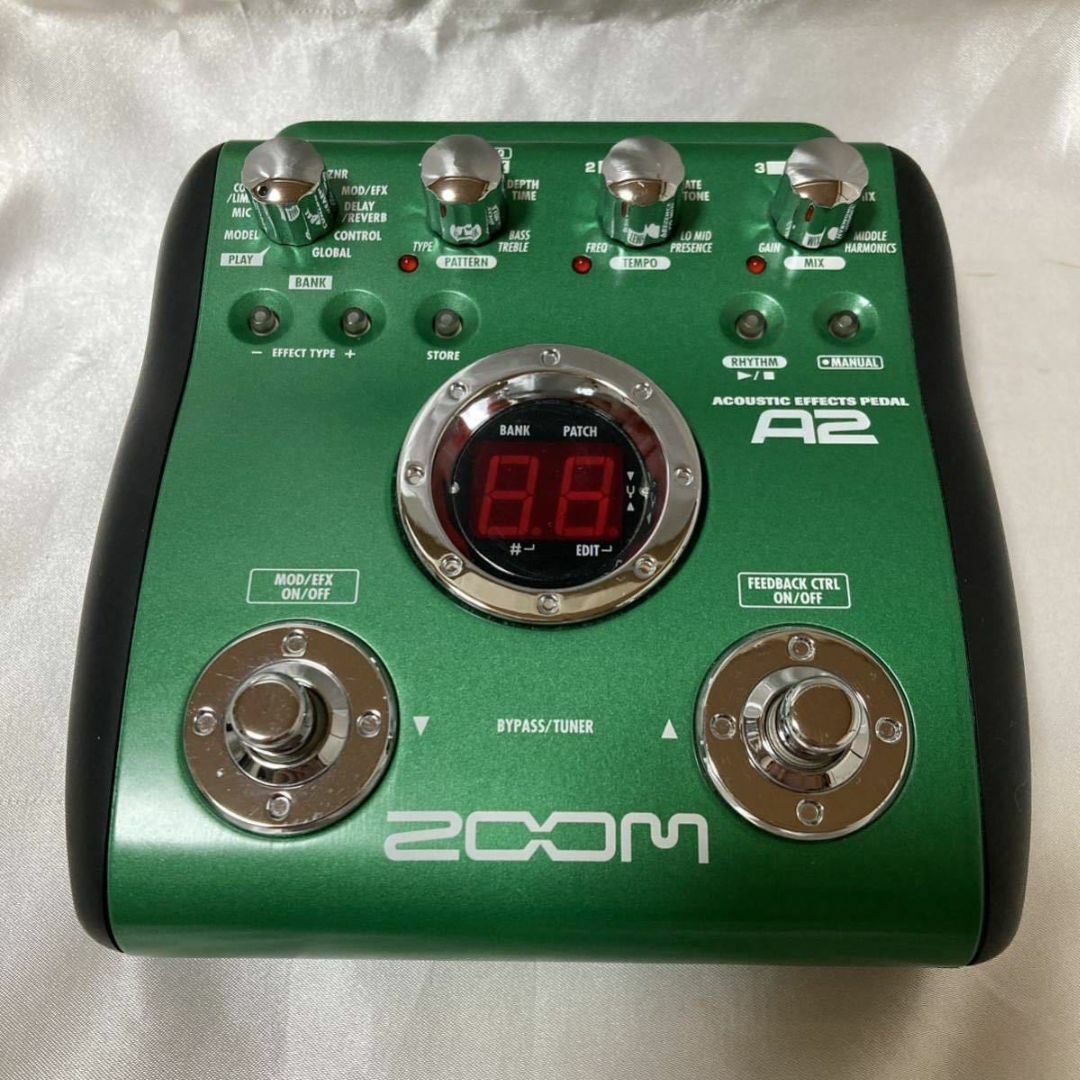 Zoom(ズーム)の美品 アコースティックマルチエフェクター ズーム A2 ZOOMエフェクトペダル 楽器のギター(エフェクター)の商品写真
