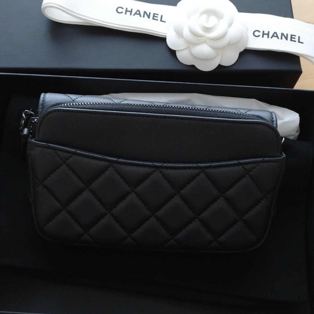 CHANEL(シャネル)の★専用★シャネル★CHANEL★ソーブラック★フラップフォンケース♪新品♪ レディースのバッグ(ショルダーバッグ)の商品写真