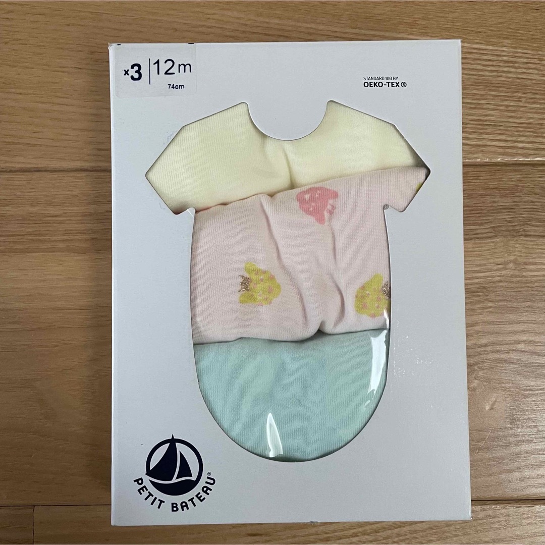 PETIT BATEAU(プチバトー)の【新品】プチバトー 12m 半袖ボディ 3枚組　プリント ロンパース キッズ/ベビー/マタニティのベビー服(~85cm)(ロンパース)の商品写真