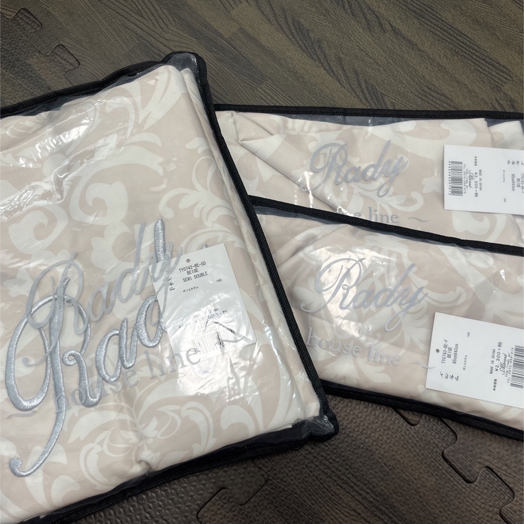 Rady 【新品未使用】 セミダブル カバー 4点セット Rady 【新品未使用】 セミダブル カバー 4点セット