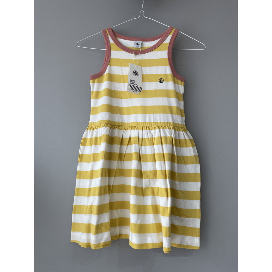 PETIT BATEAU(プチバトー)の【新品】プチバトー  ワンピース　黄色 キッズ/ベビー/マタニティのキッズ服女の子用(90cm~)(ワンピース)の商品写真