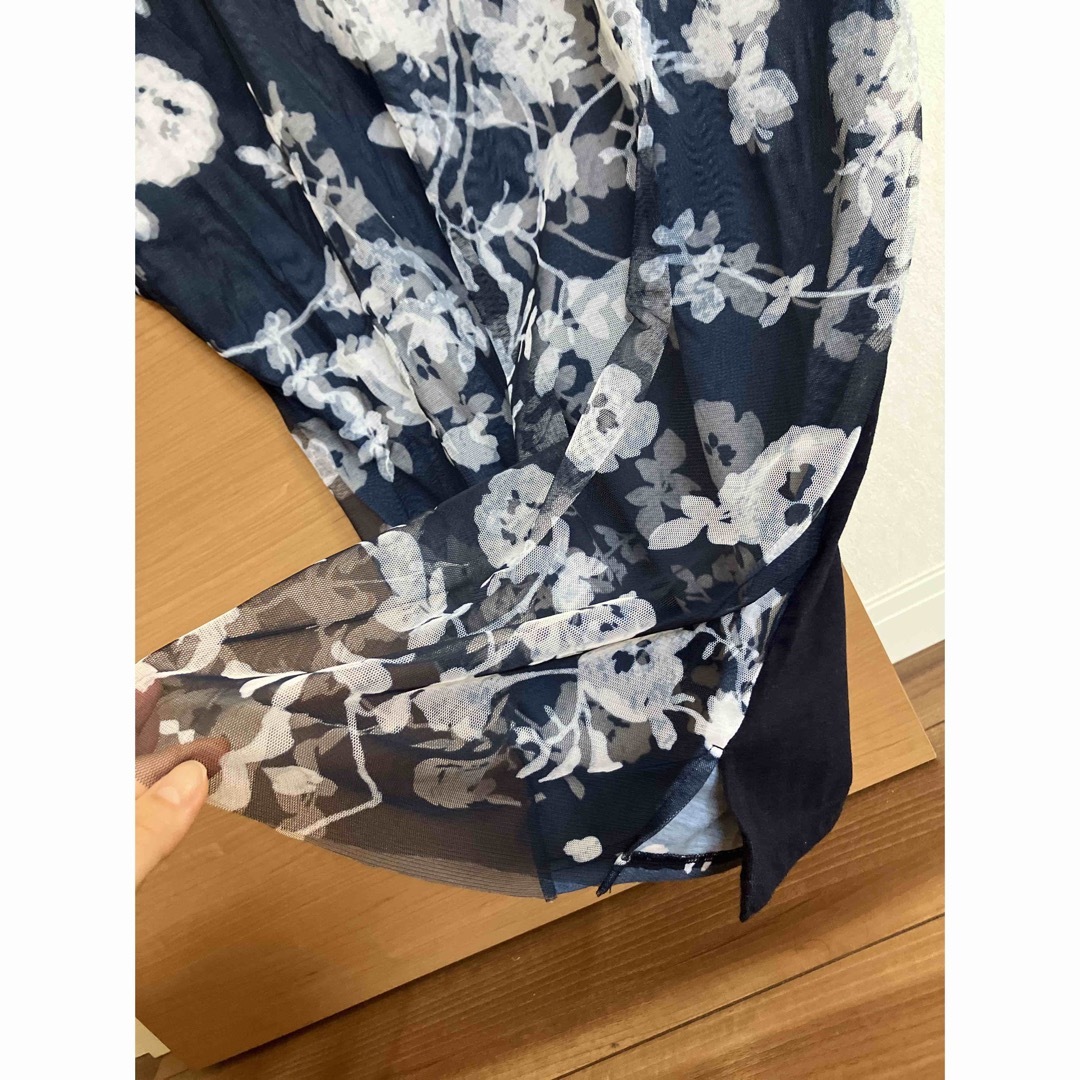 ikka(イッカ)のIKKA 花柄　Tシャツ レディースのトップス(Tシャツ(半袖/袖なし))の商品写真
