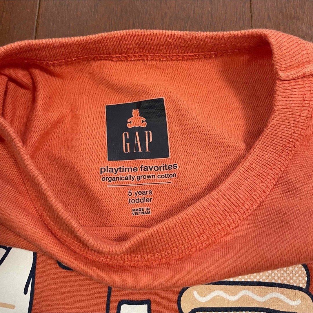 GAP(ギャップ)のGAP オレンジTシャツ　110cm 5years キッズ/ベビー/マタニティのキッズ服男の子用(90cm~)(Tシャツ/カットソー)の商品写真