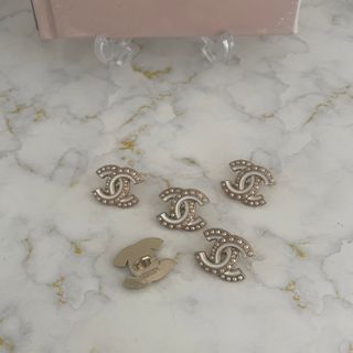 シャネル(CHANEL)のシャネル　ヴィンテージボタン　ゴールドパール　2個(各種パーツ)