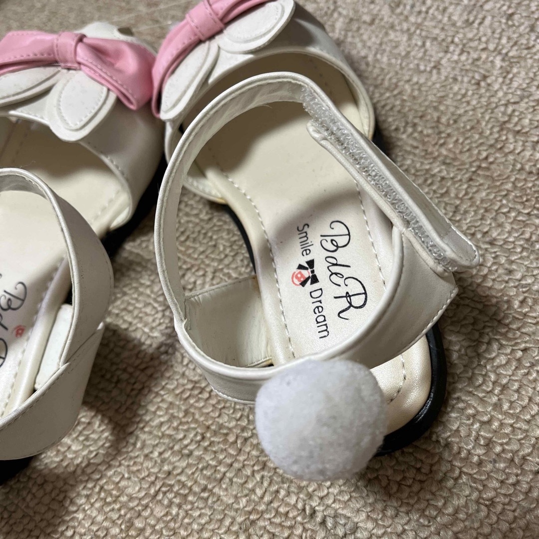 【新品】サンダル キッズ/ベビー/マタニティのキッズ靴/シューズ(15cm~)(サンダル)の商品写真