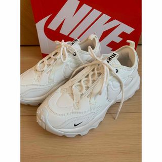 NIKE TC7900 DD9682-100 25.0cm　美品　送料込み