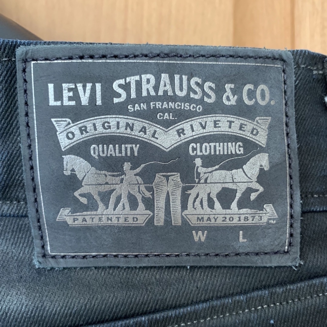 Levi's(リーバイス)の美品リーバイス501  ワックスコーティングデニム　黒 メンズのパンツ(デニム/ジーンズ)の商品写真