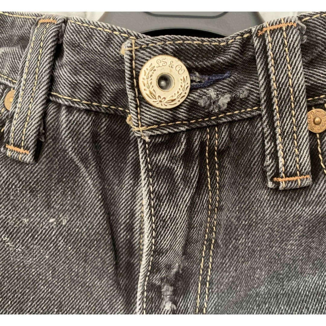 Levi's(リーバイス)の未使用リーバイス505 ブラックスリムストレート　ダメージ加工　黒 メンズのパンツ(デニム/ジーンズ)の商品写真