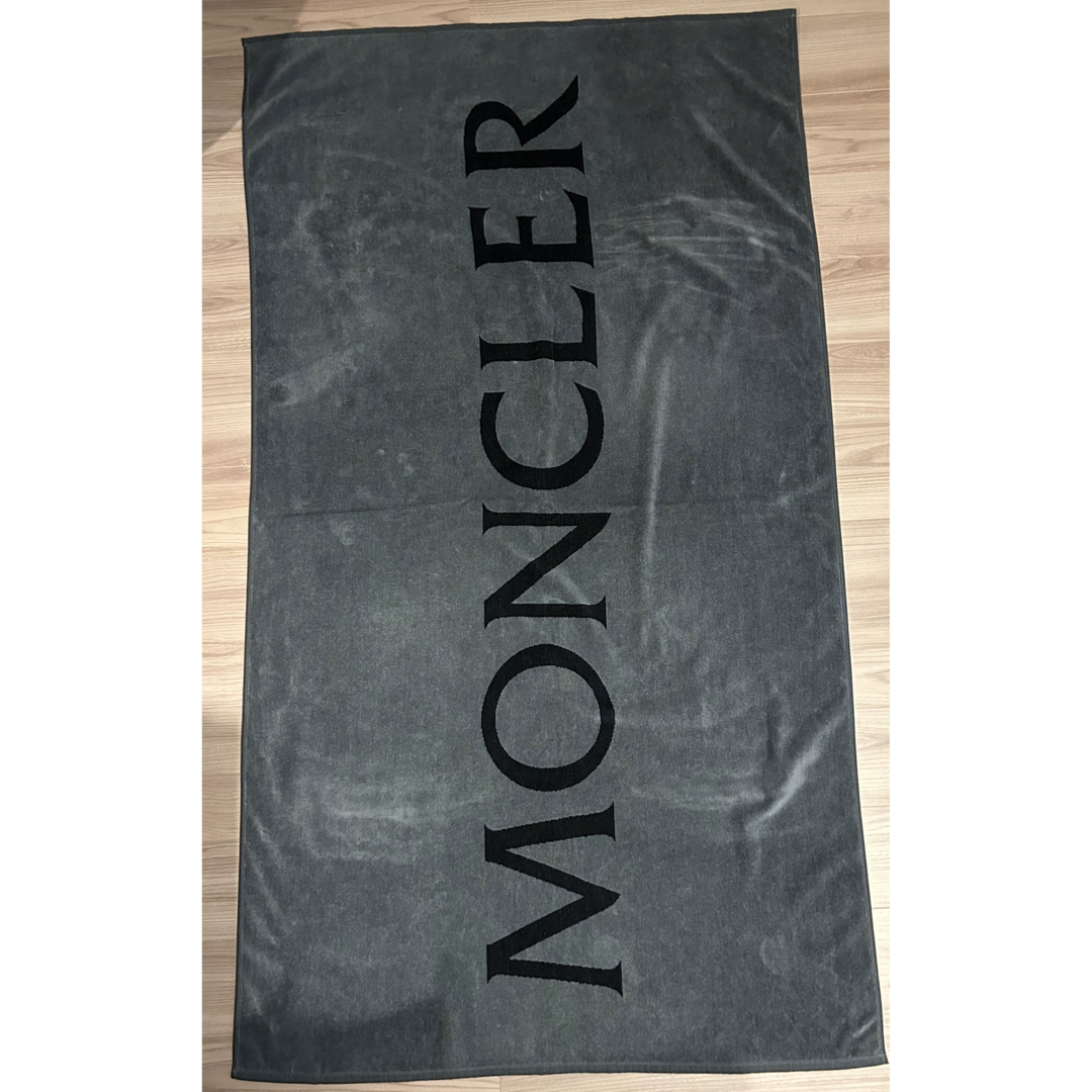 希少　新品MONCLER 超大型ブランケット　布団　掛け布団　タオルのサムネイル