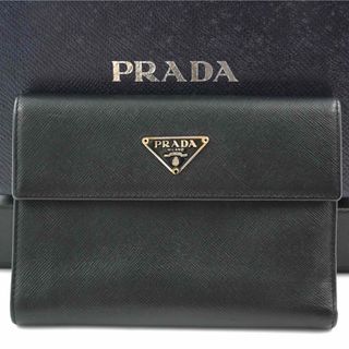 プラダ(PRADA)の【美品】PRADA プラダ　三角プレート　三つ折り　ブラック　サフィアーノレザー(財布)