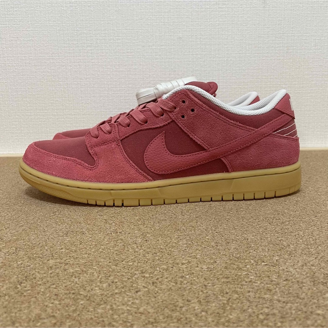 NIKE(ナイキ)のNIKE ナイキ　SB ダンク ロー　アドビ　28.5cm ピンク 当日発送 メンズの靴/シューズ(スニーカー)の商品写真