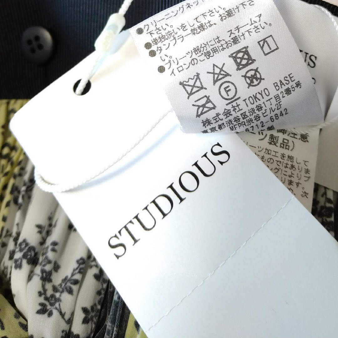 STUDIOUS(ステュディオス)の【未使用】【定価￥27000】STUDIOUS ストライプパネルプリーツスカート レディースのスカート(ロングスカート)の商品写真