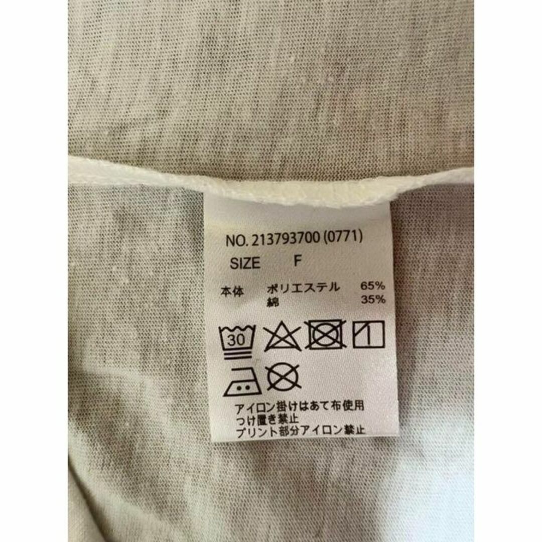 CECIL McBEE(セシルマクビー)の【夏物SALE】セシルマクビー　Tシャツ　英字　シンプル　白 レディースのトップス(Tシャツ(半袖/袖なし))の商品写真