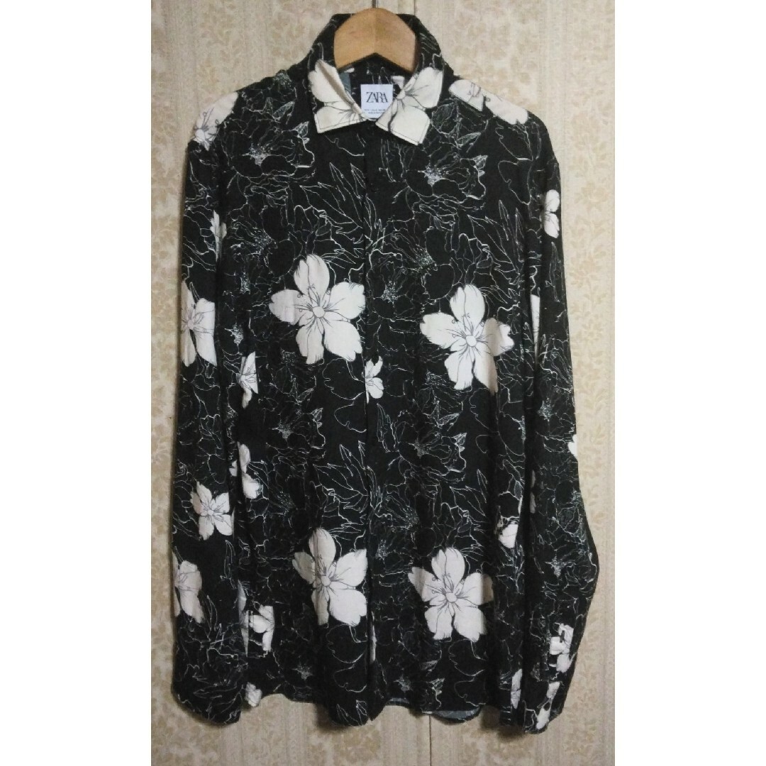 ZARA(ザラ)のZARAメンズ 花柄ブラック 長袖レーヨンシャツ メンズのトップス(シャツ)の商品写真