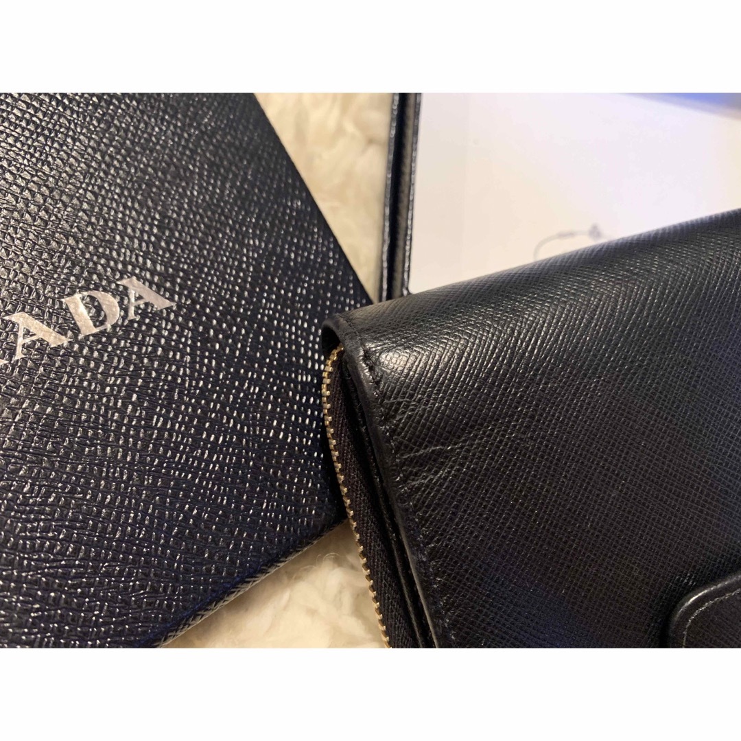 PRADAプラダ ラウンドファスナー二つ折り財布サフィアーノブラック1ML522