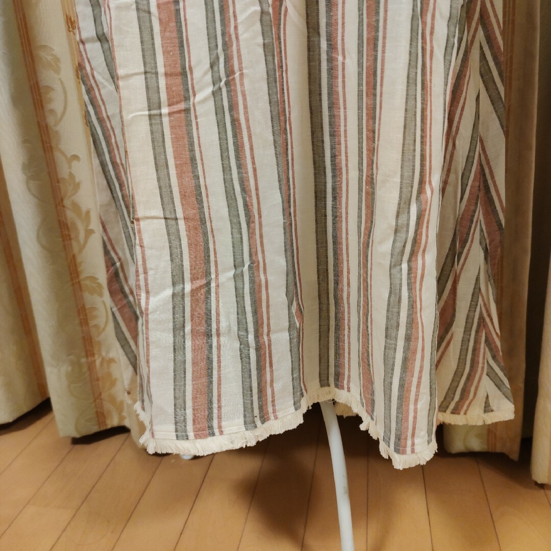 OZOC(オゾック)の【新品】リネンブレンドストライプフリンジボリュームスカート レディースのスカート(ロングスカート)の商品写真