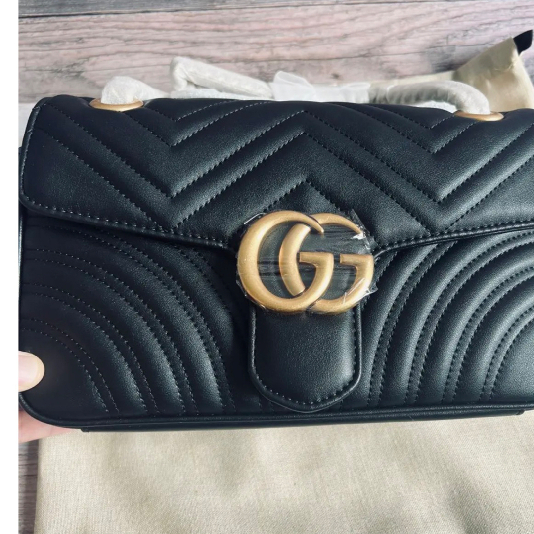 Gucci(グッチ)のGGマーモント キルティング スモール ショルダーバッグ レディースのバッグ(ショルダーバッグ)の商品写真