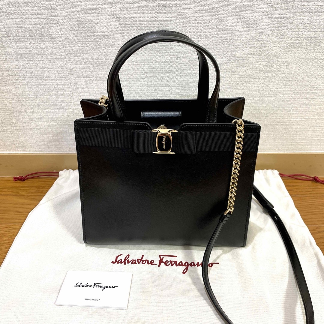 Salvatore Ferragamo - 美品 フェラガモ ヴァラリボン バッグ