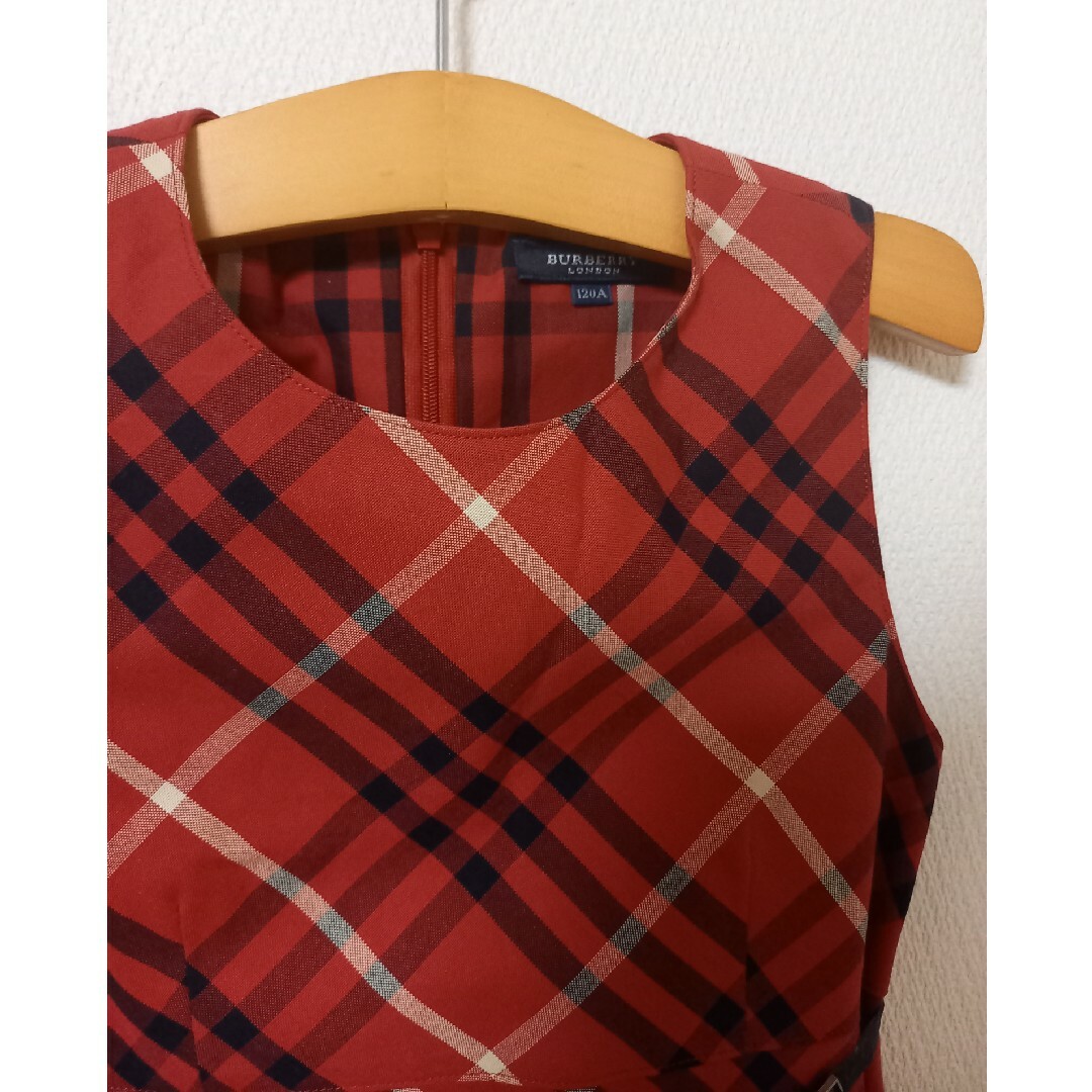 BURBERRY - バーバリーロンドン ノースリーブ ワンピース 赤 BURBERRY - バーバリーロンドン ノースリーブ ワンピース 赤