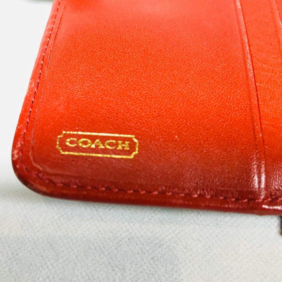 COACH(コーチ)のCOACHコーチ２つ折り財布　オレンジ系 レディースのファッション小物(財布)の商品写真