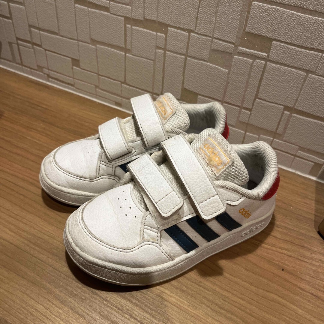 adidas(アディダス)のadidas  スニーカー　15.0cm キッズ/ベビー/マタニティのキッズ靴/シューズ(15cm~)(スニーカー)の商品写真