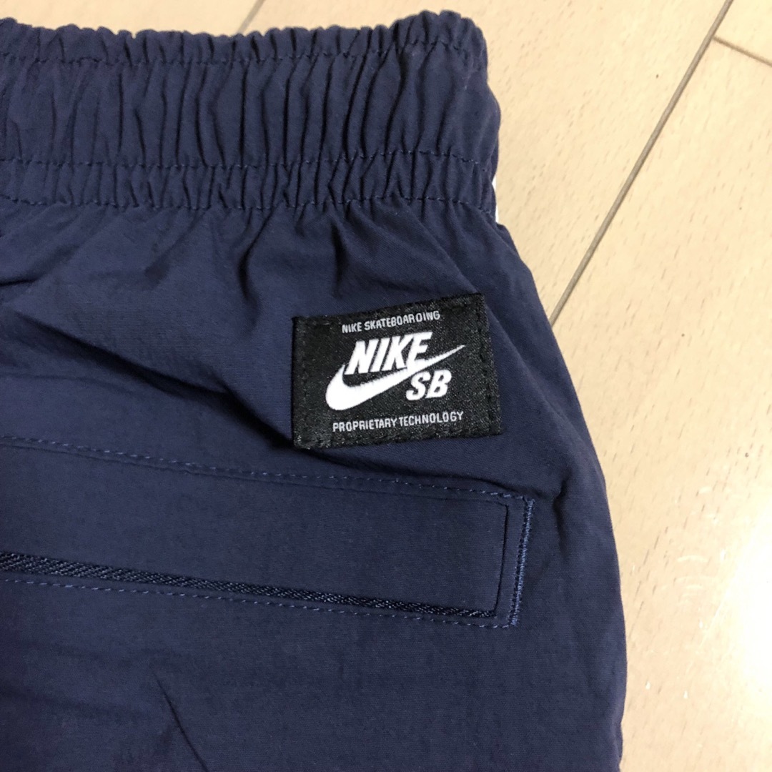 NIKE(ナイキ)のナイキSB ナイロンパンツ L 未使用 メンズのパンツ(その他)の商品写真