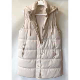 ZARA - ZARA ♡フェイクレザーパフベスト ☆エクリュ ダウンベストの
