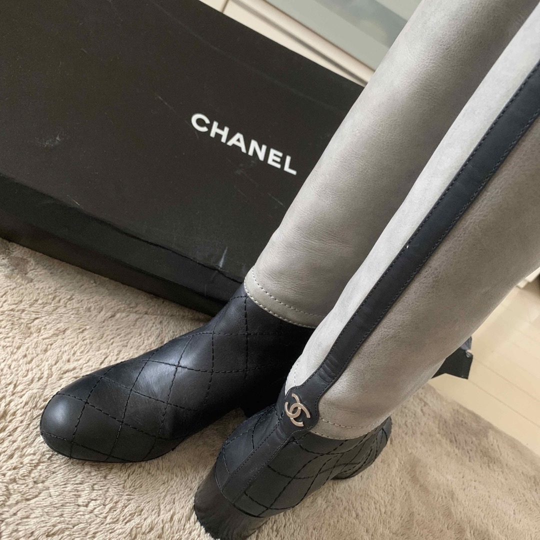 CHANEL(シャネル)のお値下げ【未使用】シャネル　ロングブーツ レディースの靴/シューズ(ブーツ)の商品写真