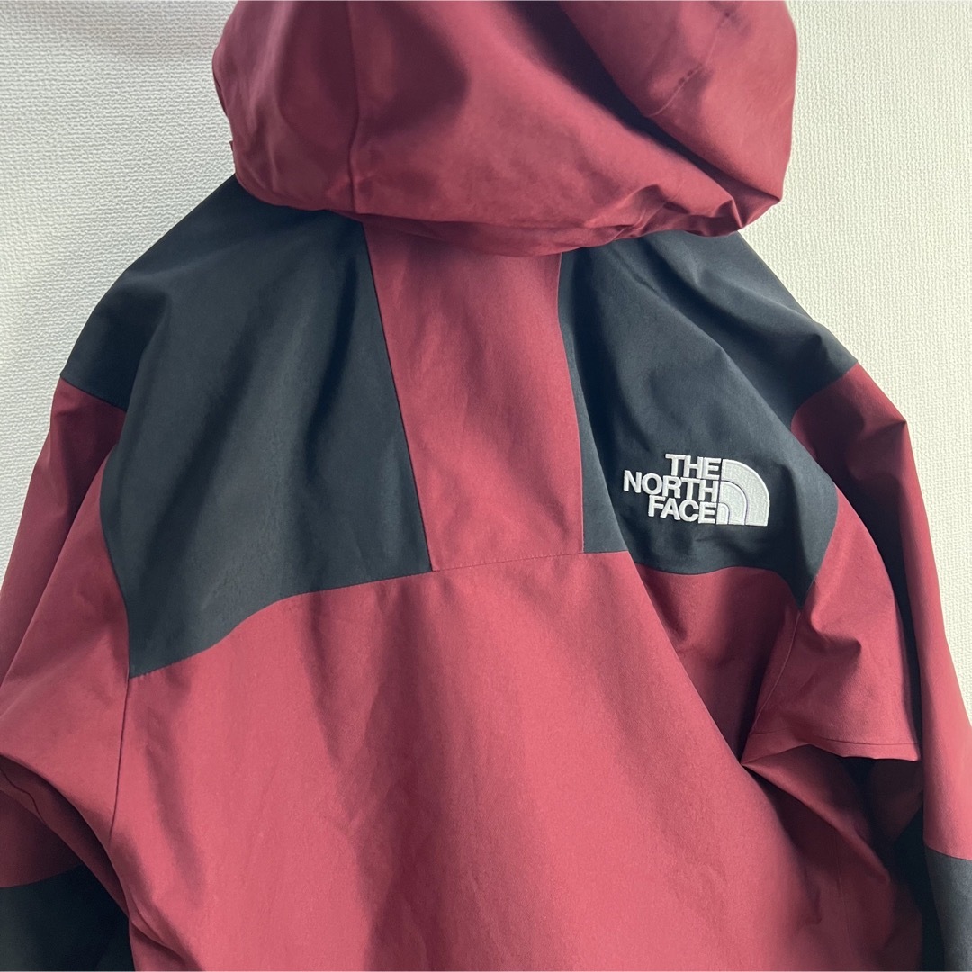 THE NORTH FACE(ザノースフェイス)のノースフェイス　マウンテンジャケット　np61800 コードバン　レッド　M メンズのジャケット/アウター(マウンテンパーカー)の商品写真