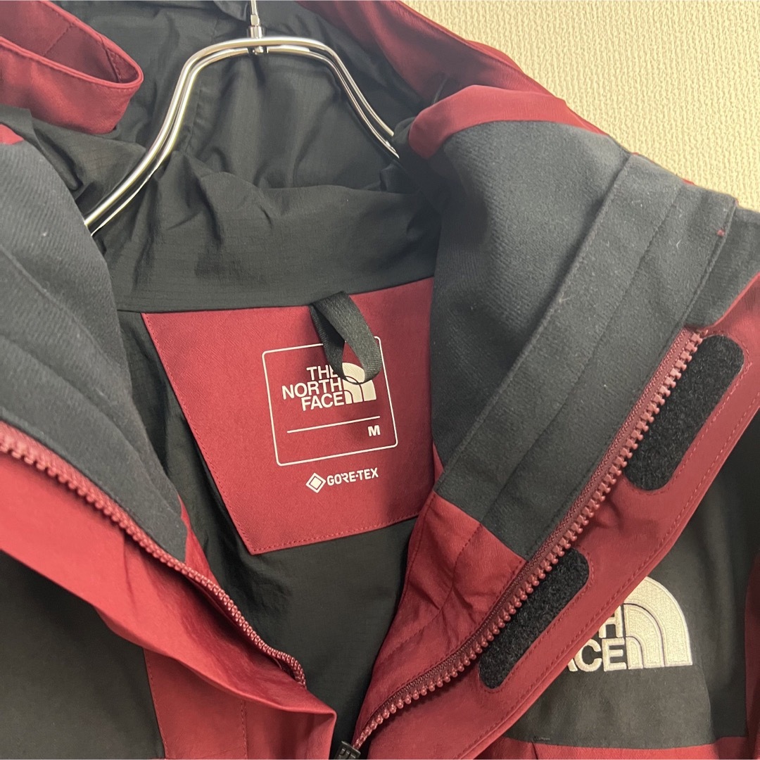 THE NORTH FACE(ザノースフェイス)のノースフェイス　マウンテンジャケット　np61800 コードバン　レッド　M メンズのジャケット/アウター(マウンテンパーカー)の商品写真