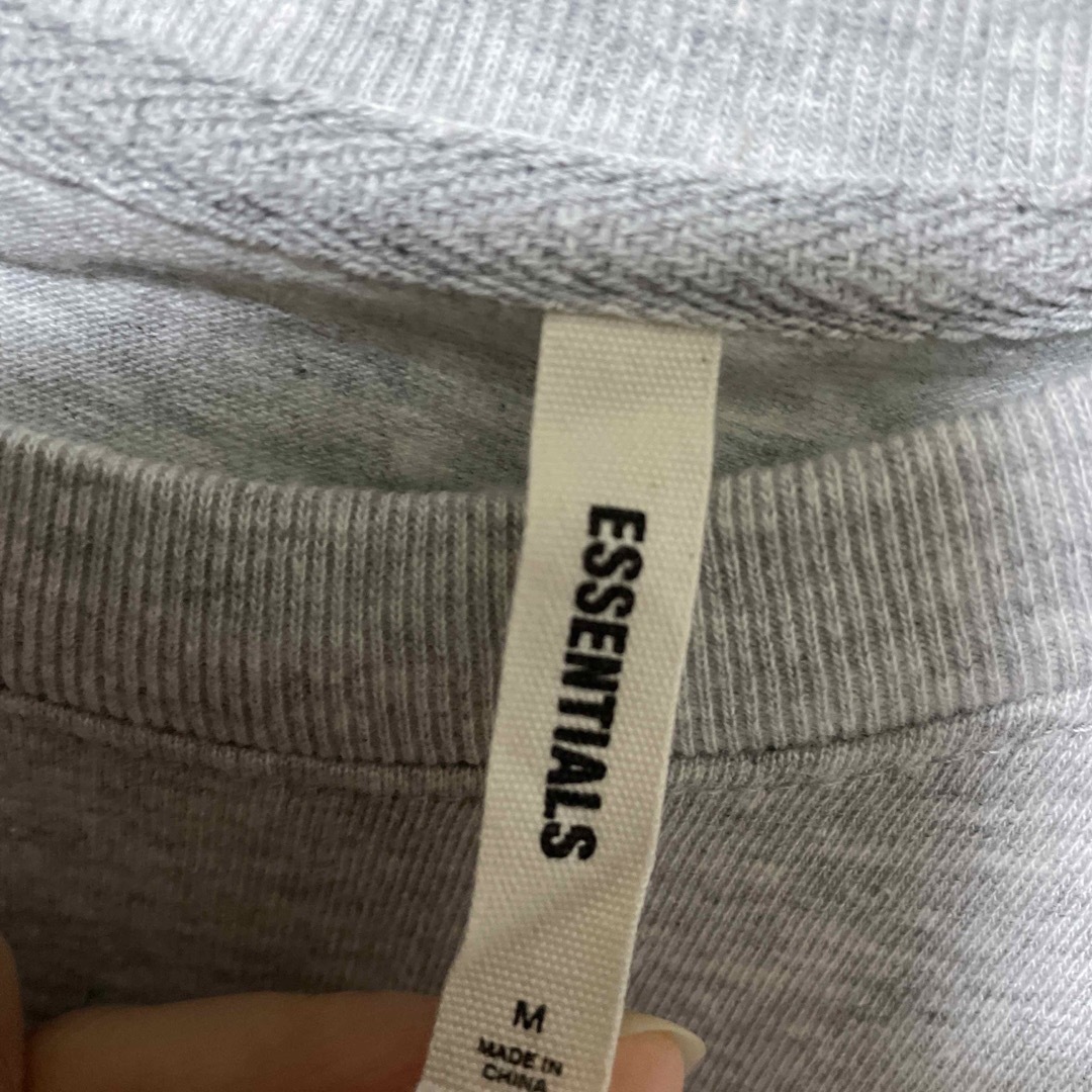 FEAR OF GOD(フィアオブゴッド)のエッセンシャルズ　Tシャツ　ほぼ未使用　M メンズのトップス(Tシャツ/カットソー(半袖/袖なし))の商品写真