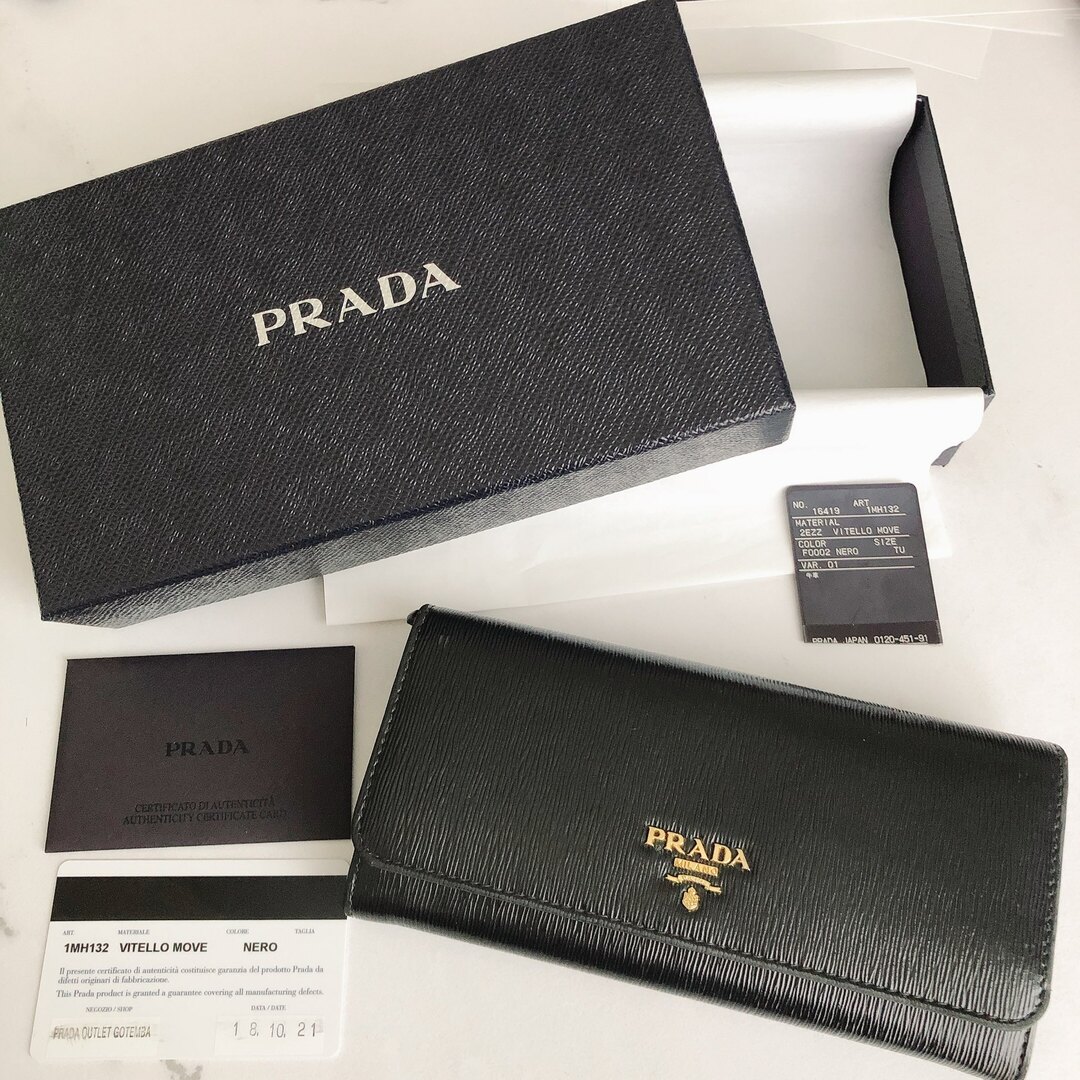 PRADA 長財布