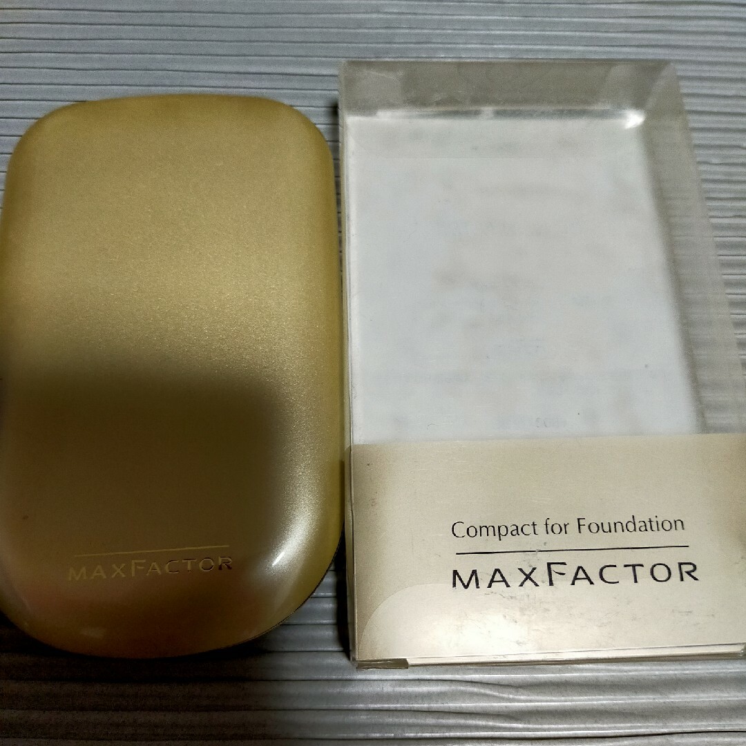 MAXFACTOR(マックスファクター)のマックスファクターファンデーションコンパクトゴールド コスメ/美容のベースメイク/化粧品(ファンデーション)の商品写真