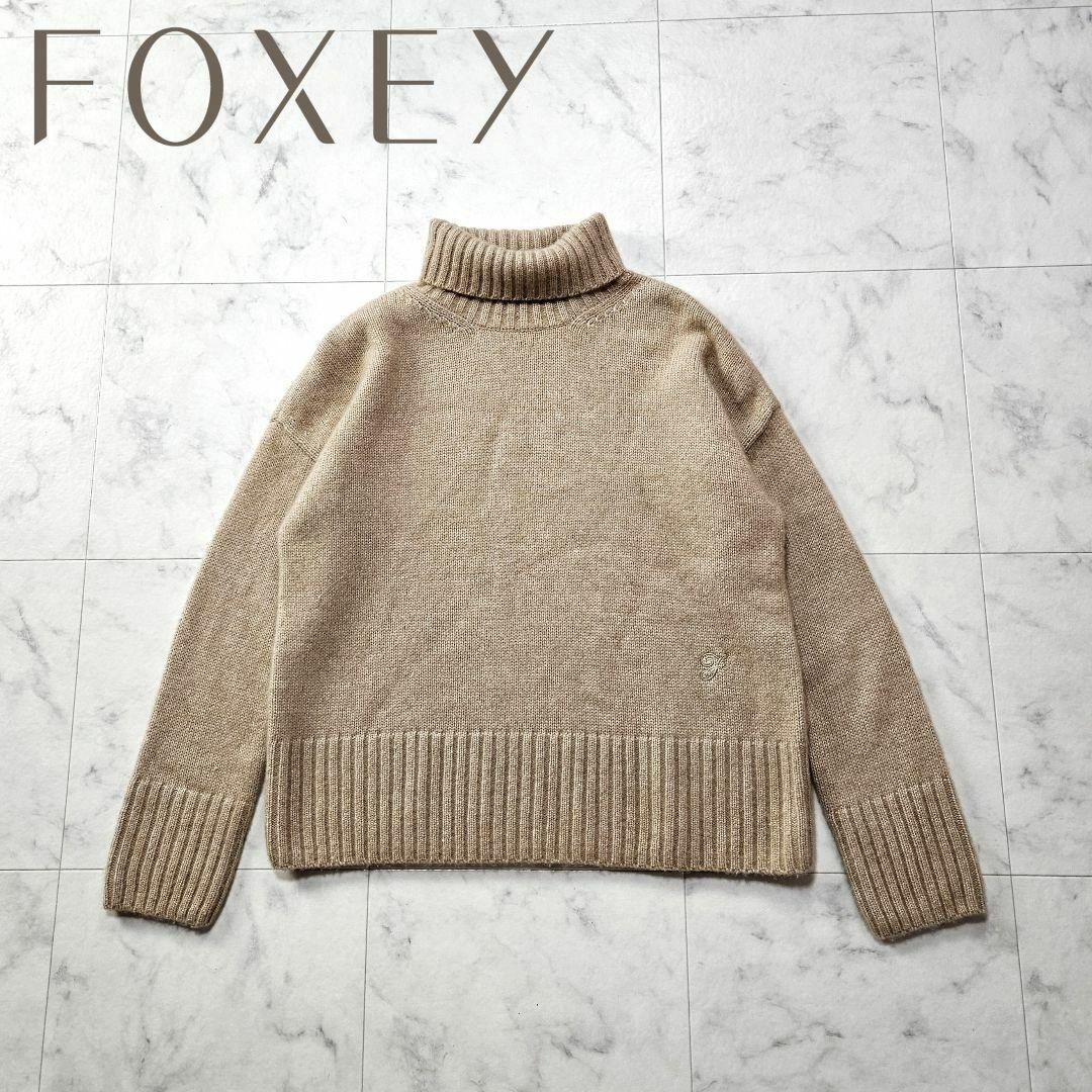 【美品】フォクシー カシミヤ ニット タートルネック ロゴ セーター ベージュ | フリマアプリ ラクマ