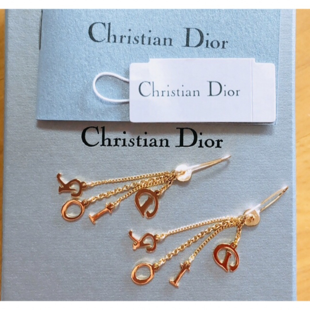 Christian Dior gold シンプル ロゴ 揺れる ピアス フック   ピアス