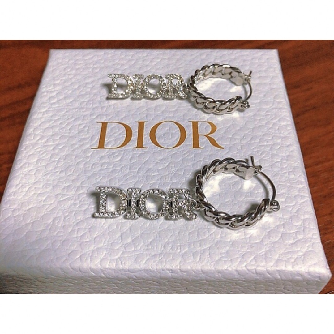 Dior silver ロゴ 揺れる フープピアス シンプル シルバー - ピアス