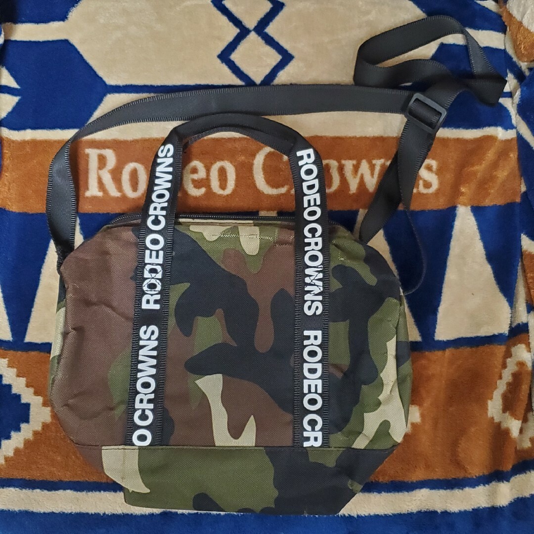 RODEO CROWNS WIDE BOWL(ロデオクラウンズワイドボウル)のロデオクラウンズワイドボウル RCWB ミニショルダーバッグ カモフラージュ柄 レディースのバッグ(ショルダーバッグ)の商品写真