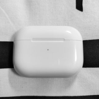 アップル(Apple)のApple AirPods Pro 充電ケースのみ 704(ヘッドフォン/イヤフォン)